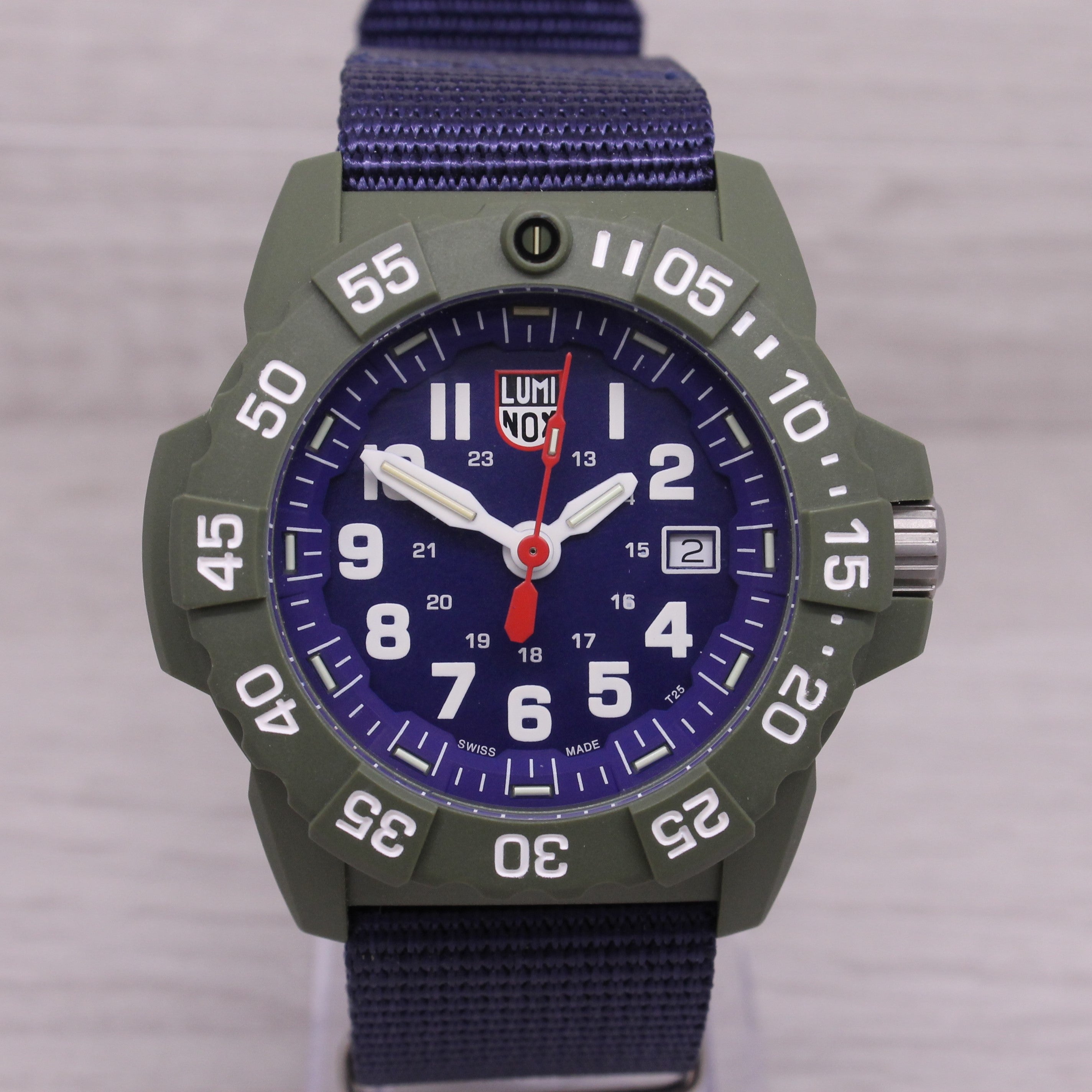 Gray Luminox Series 3500 Navy Seal Men’s Quartz Watch Carbon Fiber 1GBq XS.3503.ND