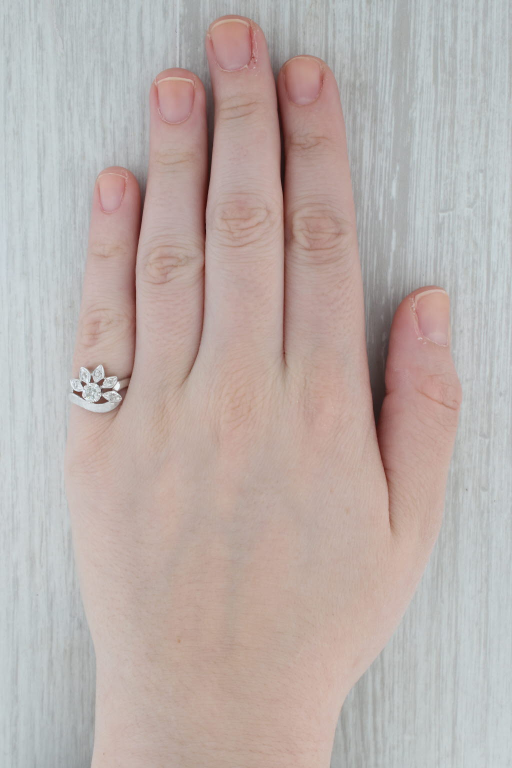 Dark Gray 0.20ctw Diamond Flower Ring 14k White Gold Size 6