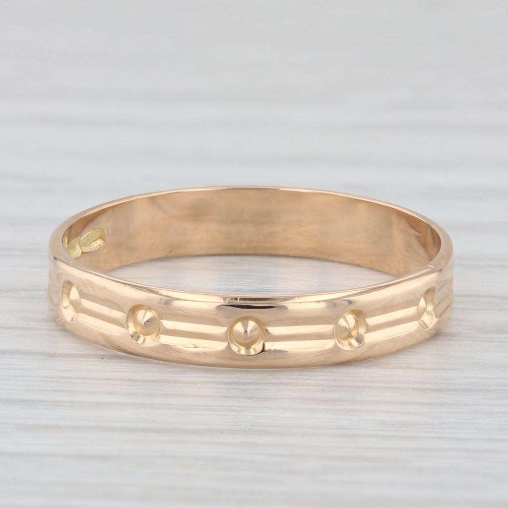 Light Gray Vintage 18K Yellow Gold Etched Pattern Wedding Band Size 8.25 Ring