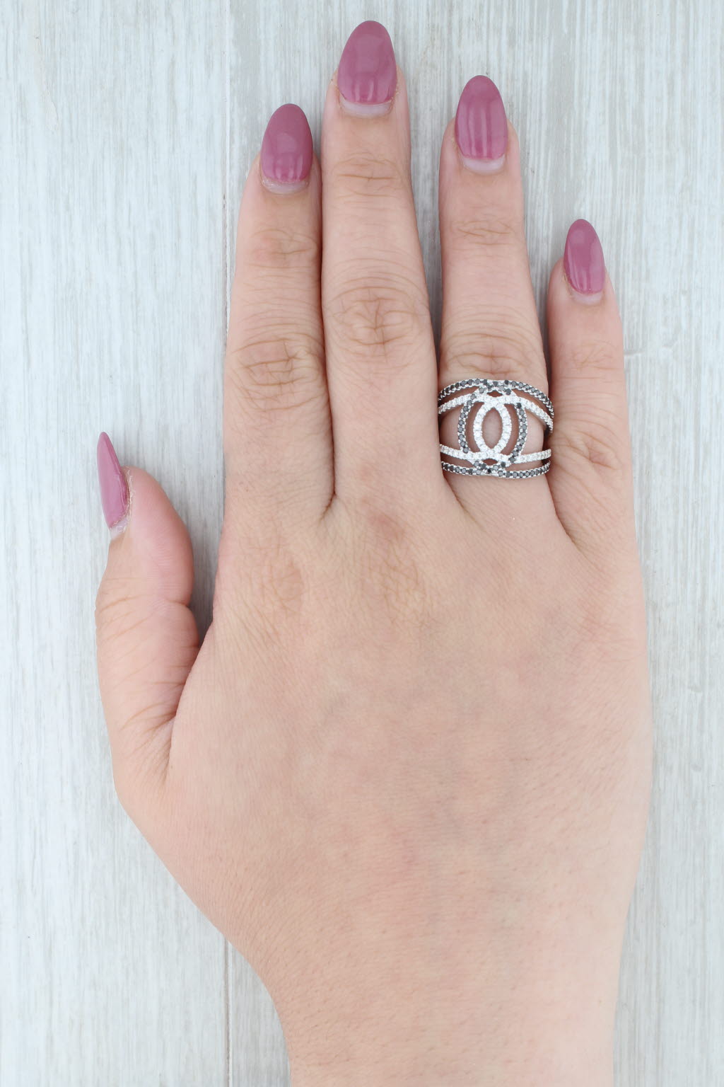 Light Gray 0.93ctw Black White Diamond Ring 18k White Gold Size 7.5 Cocktail