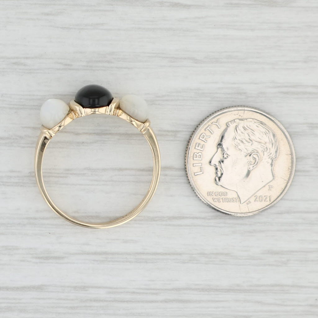 Light Gray Mother of Pearl Onyx 3-Stone Ring 14k Yellow Gold Size 8 Oval Cabochons