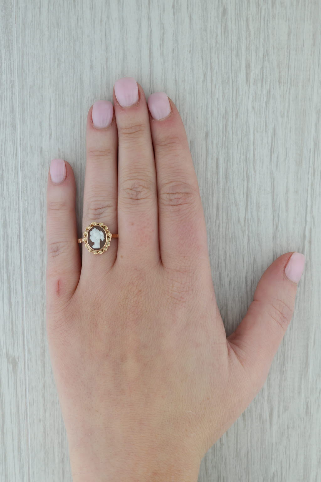 Dark Gray Vintage Cameo Ring 14k Yellow Gold Size 7.5 Figural Carved Shell