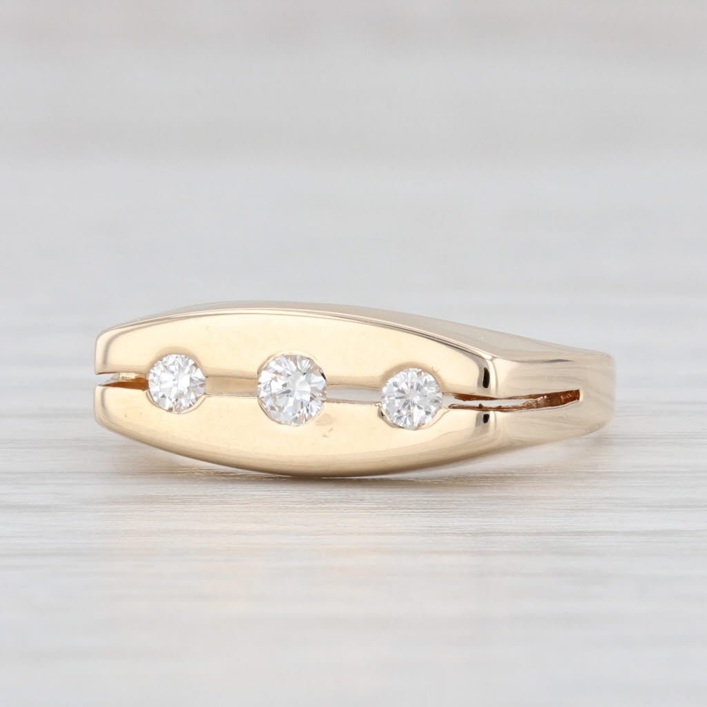Light Gray 0.14ctw 3-Stone VS2 Diamond Ring 14k Yellow Gold Size 6