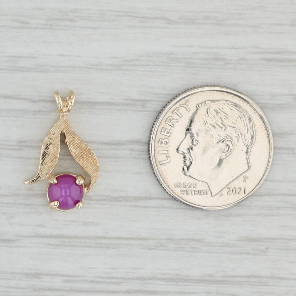 Light Gray Vintage 0.50ct Lab Created Ruby Flower Pendant 14k Yellow Gold Round Cabochon