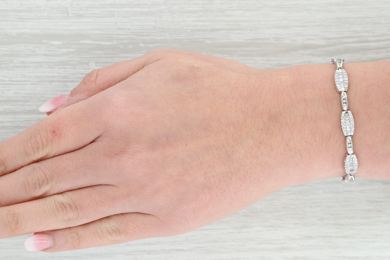 Gray 1.55ctw Diamond Link Bracelet 14k White Gold 7”