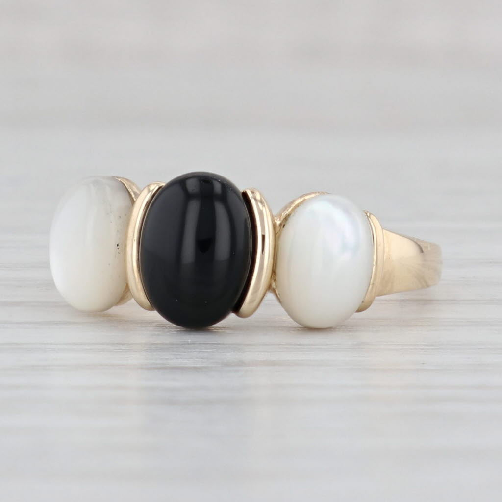 Light Gray Mother of Pearl Onyx 3-Stone Ring 14k Yellow Gold Size 8 Oval Cabochons