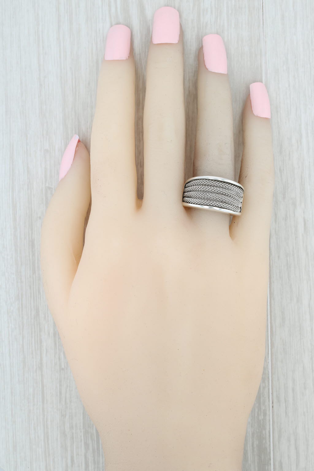 Light Gray Italian Scalloped Mesh Ring Sterling Silver Size 6.75 Statement Band
