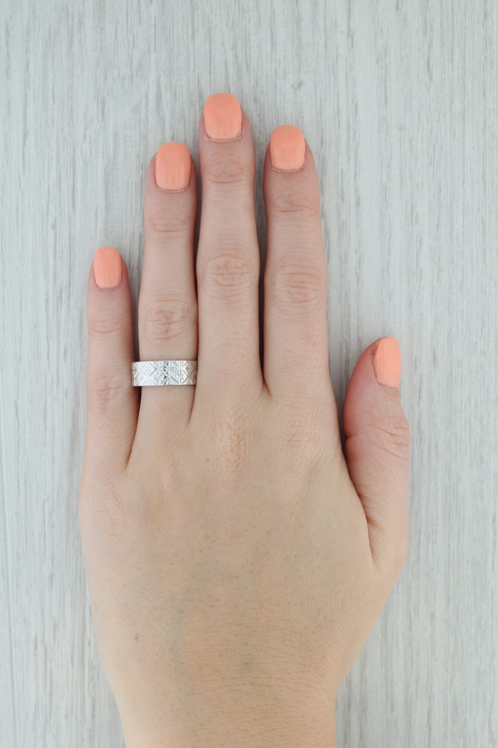 Gray Starburst Etched Ring 18k White Gold Size 7 Band Wedding Stackable