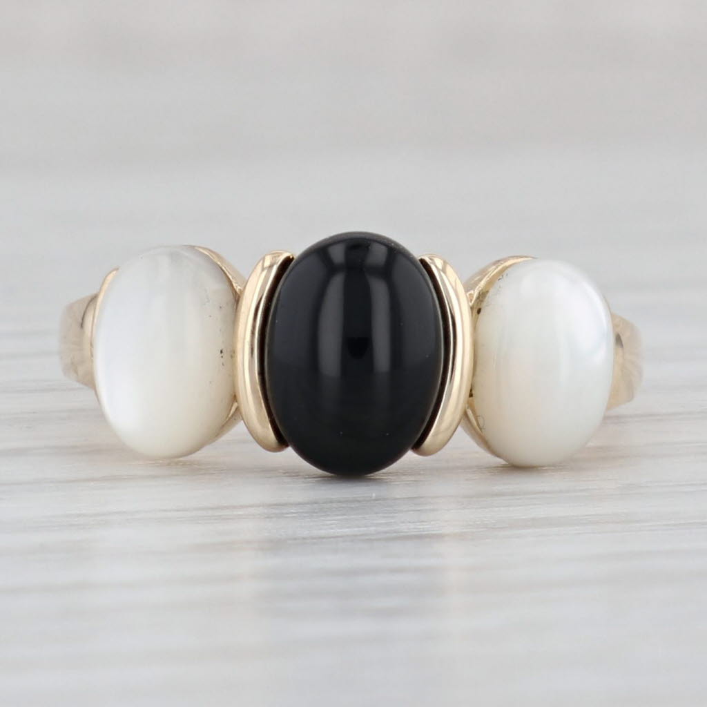 Light Gray Mother of Pearl Onyx 3-Stone Ring 14k Yellow Gold Size 8 Oval Cabochons