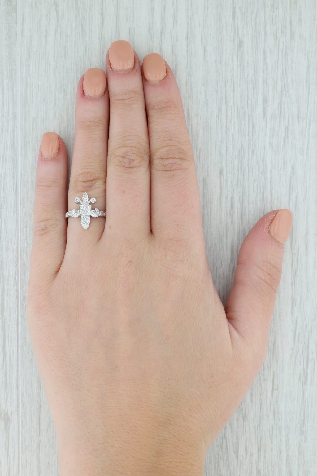 Gray 0.14ctw Diamond Fleur De Lis Ring 14k White Gold Size 5.25