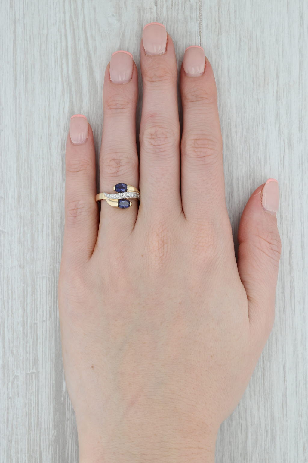 Gray 0.90ctw Purple Blue Iolite Bypass Ring 14k Yellow Gold Size 7.25