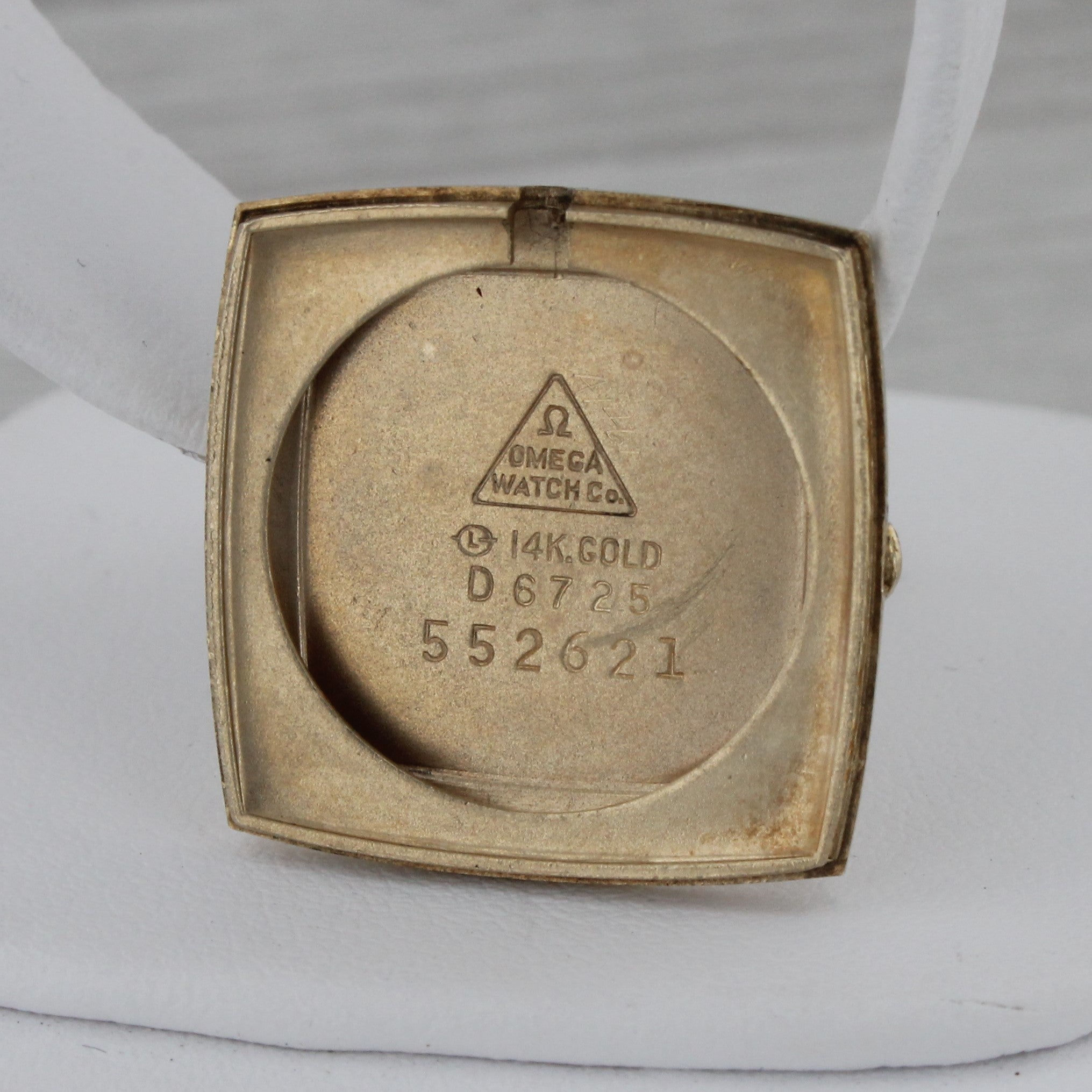 Dark Gray Vintage c.1969 Omega 14k Yellow Gold Square Midsize Manual Watch Modern Roman