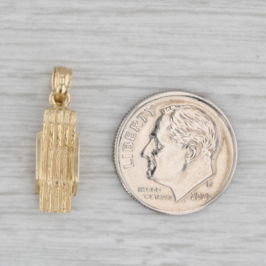 Gray Lounge Chair Pendant 14k Yellow Gold Beach Nautical