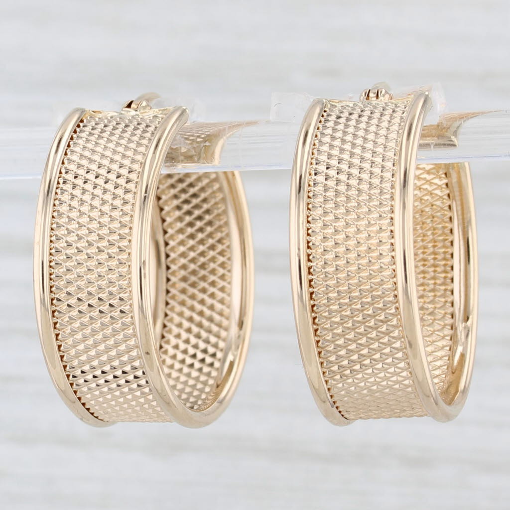 Light Gray Wide Textured 14k Yellow Gold Hoop Earrings