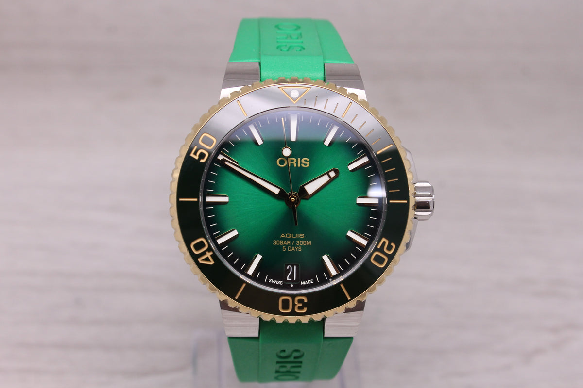 Oris Aquis Date Green Mens 41.5mm Steel Automatic Divers Watch Box Card cal.400