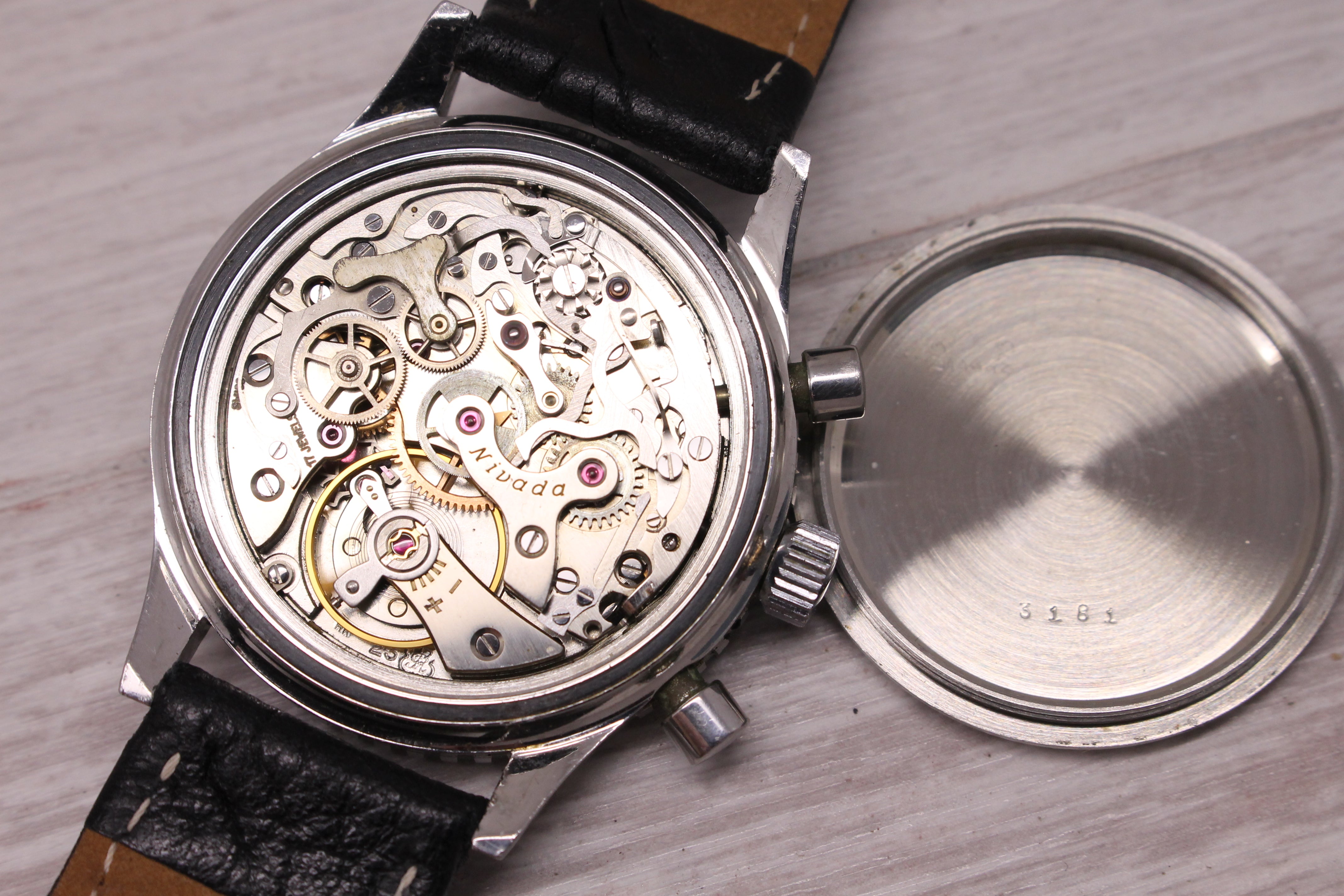 Rosy Brown Vintage Nivada Grenchen Chronomaster Mens 39mm Steel Watch Valjoux 23 ref 85004