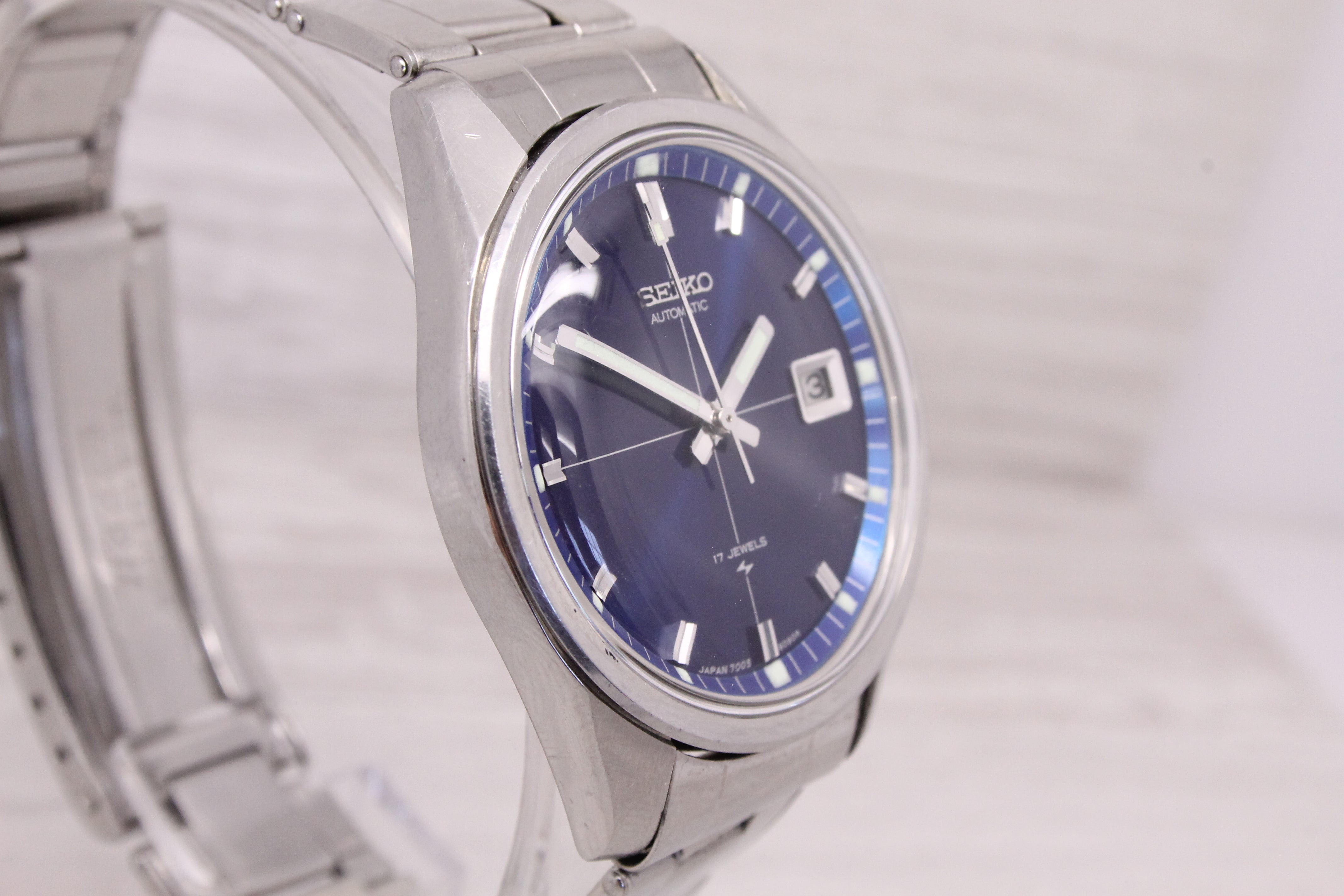 Gray Vintage 1971 Seiko Automatic 38mm Men Steel Watch Blue Crosshair Dial 7005-8062