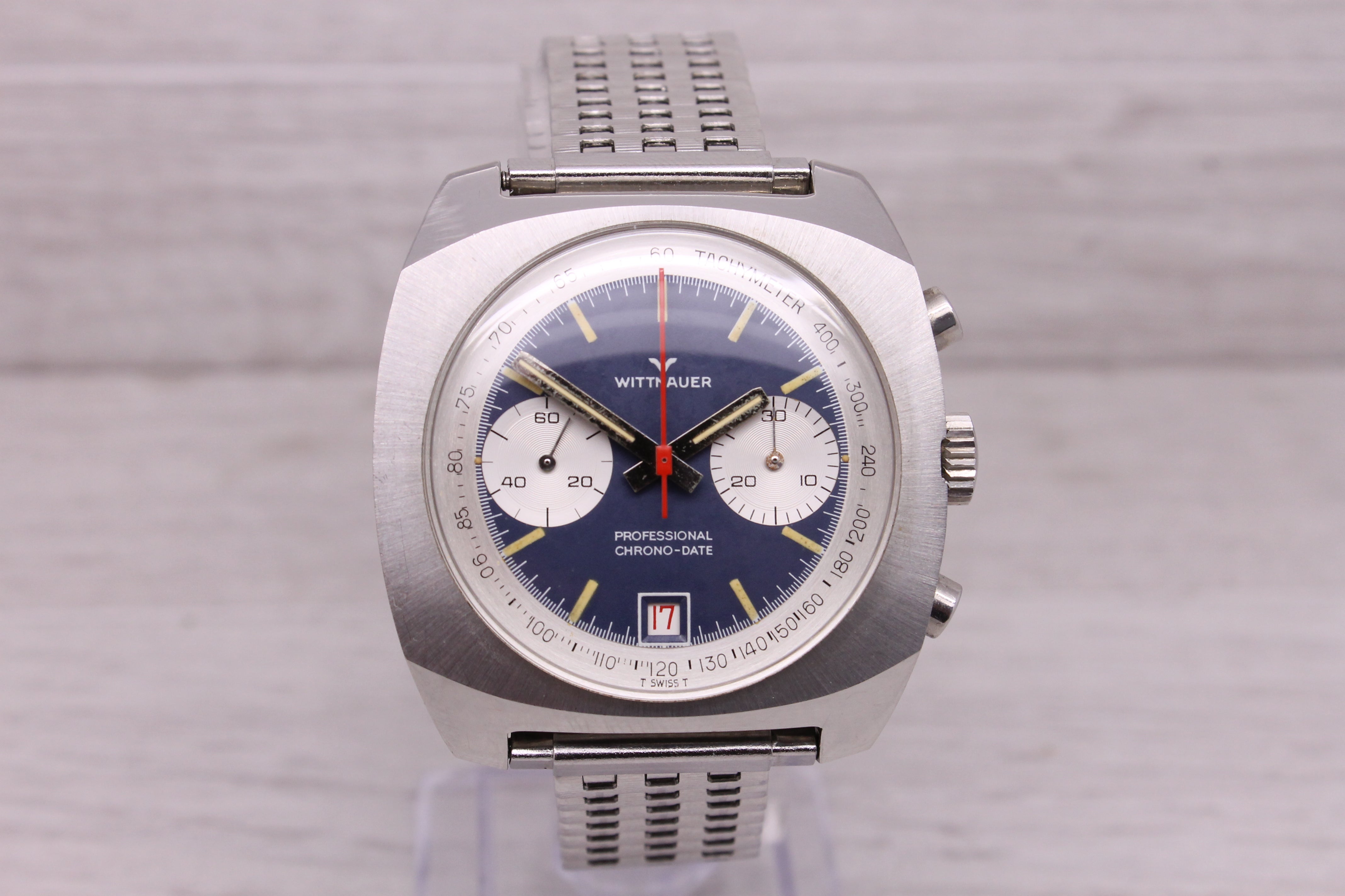 Gray Vintage Wittnauer Professional Chrono-Date Mens40mm Steel Chronograph Watch RARE