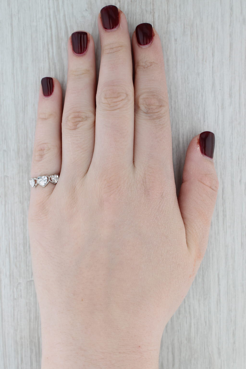 Gray Shimmering Rayed Hearts Ring 14k White Gold Size 6.25 Stackable