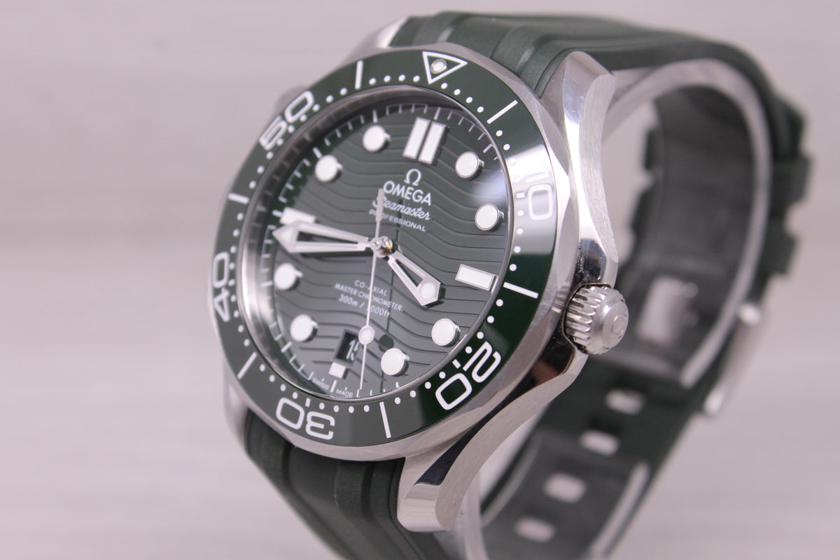 2025 Omega Seamaster 300m Pro Green Wave Mens 42mm Steel Divers Watch Box Cards