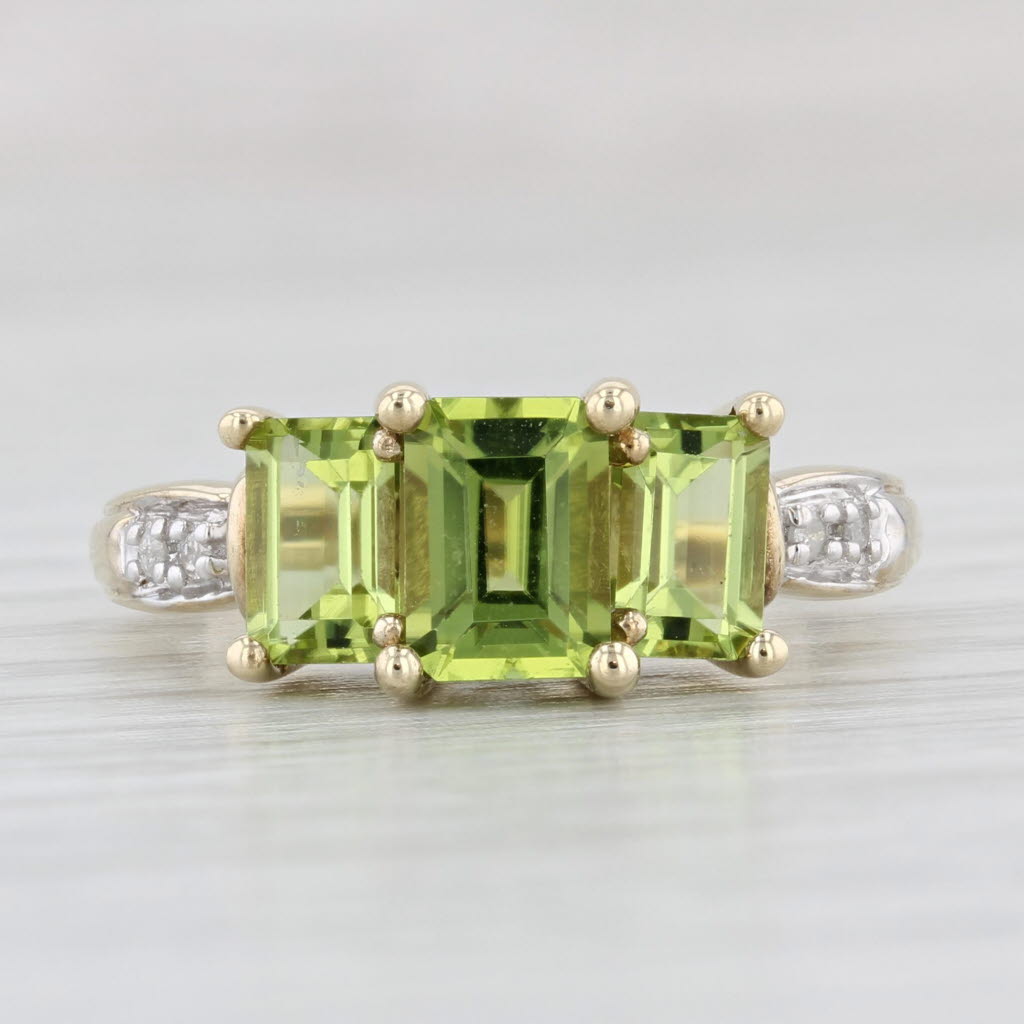 Light Gray 2.50ctw 3-Stone Green Peridot Ring 10k Yellow Gold Size 7