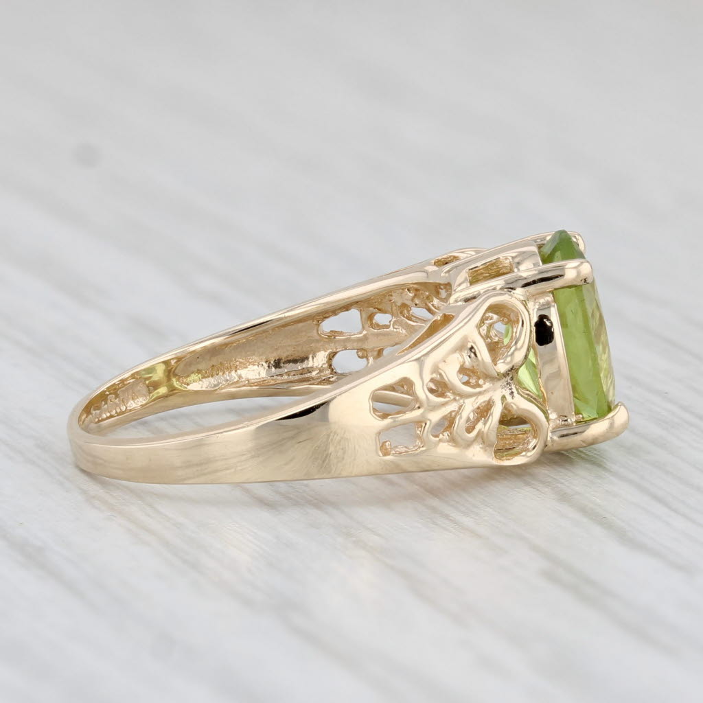 Light Gray 1.75ct Peridot Oval Solitaire Ring 10k Yellow Gold Size 5