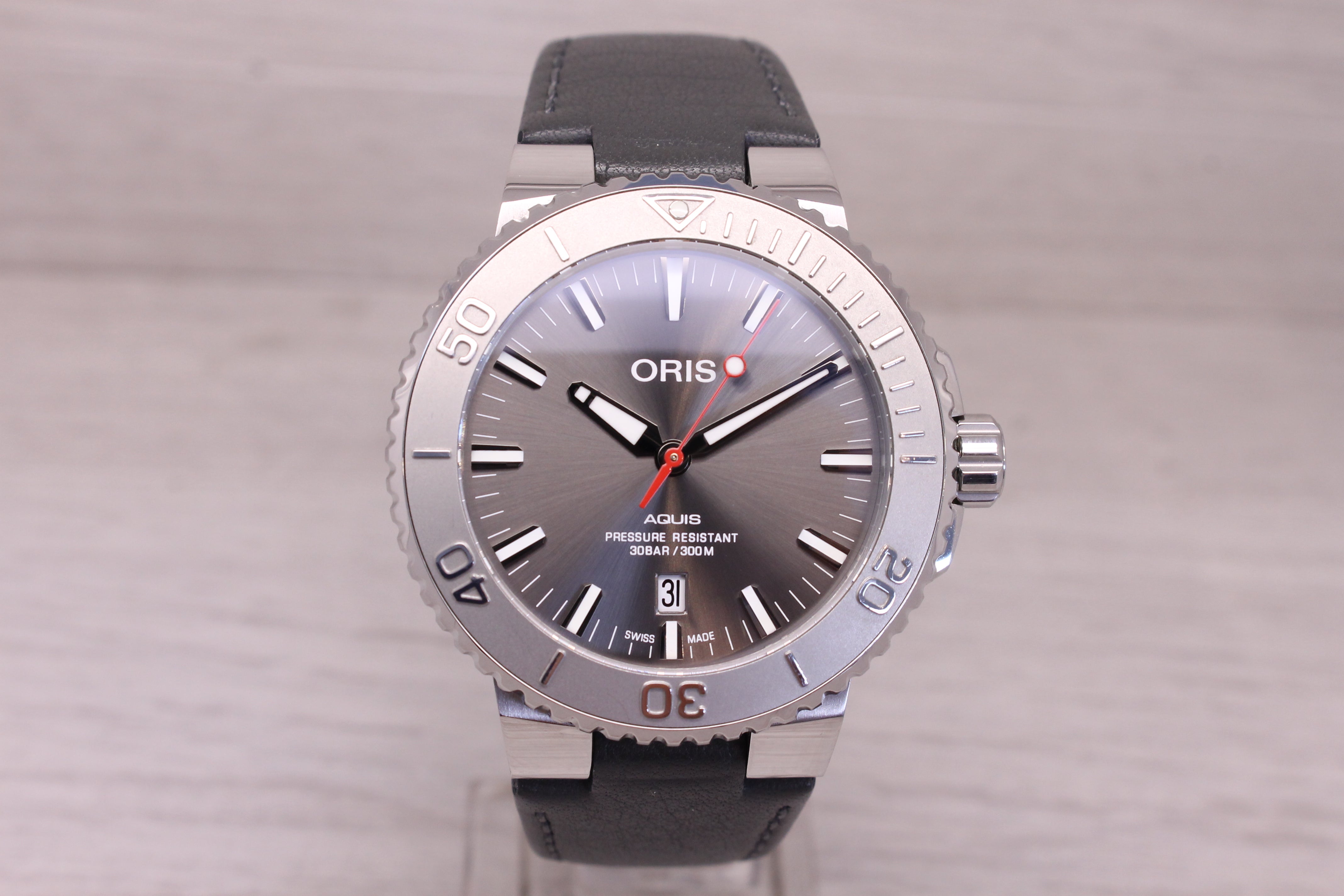 Oris Aquis Date Relief Mens 43.5mm Steel Automatic Divers Watch w/ Leather 7730