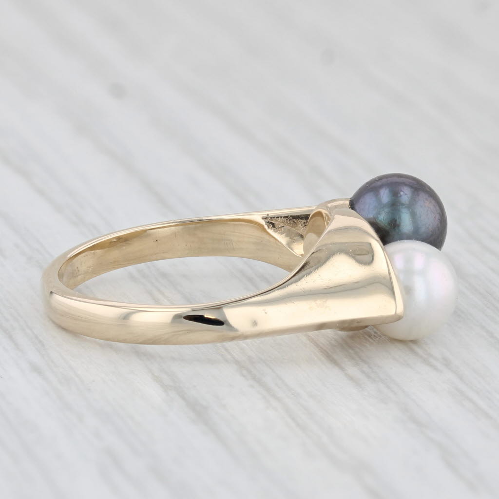 Light Gray Cultured Black & White 2- Pearl Bypass Ring 14k Yellow Gold Size 7
