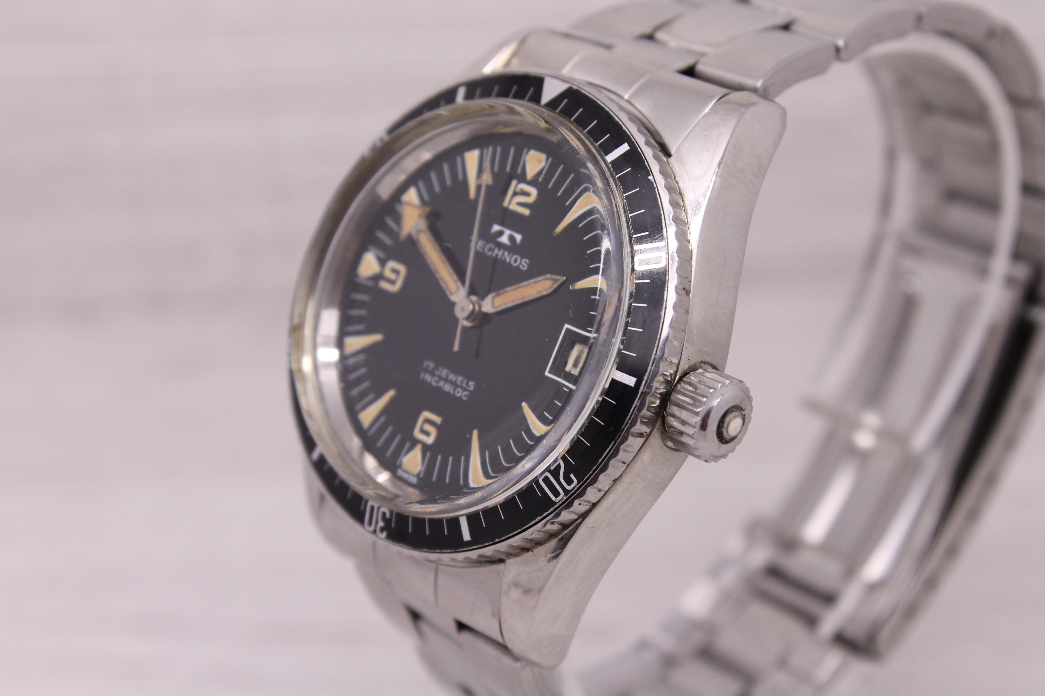 Gray Vintage Technos 37mm Stainless Steel Mens Manual Divers Watch = NICE DIAL =