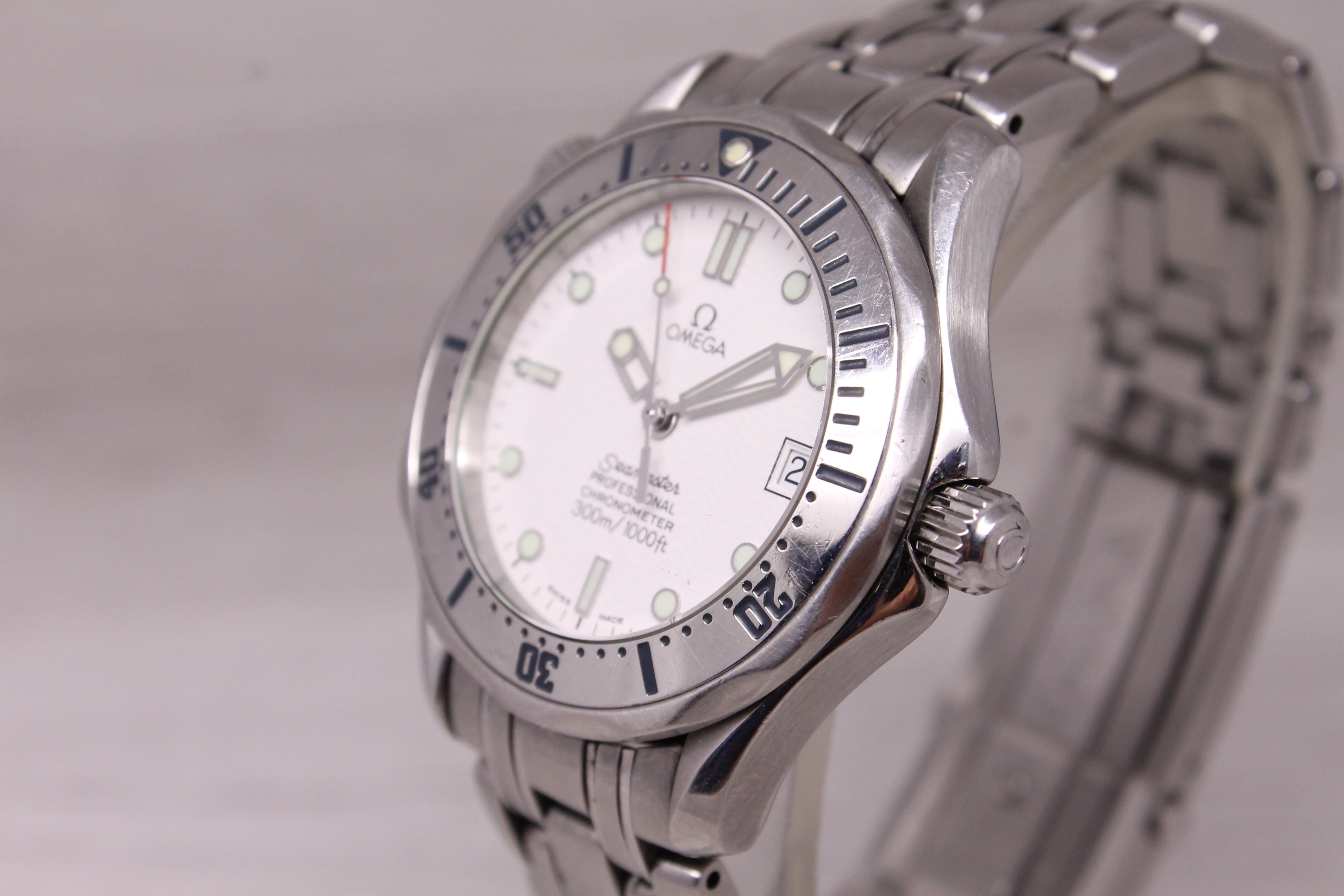 Omega Seamaster Pro 300m 37mm Automatic Midsize Diver White Wave Dial 2562.20