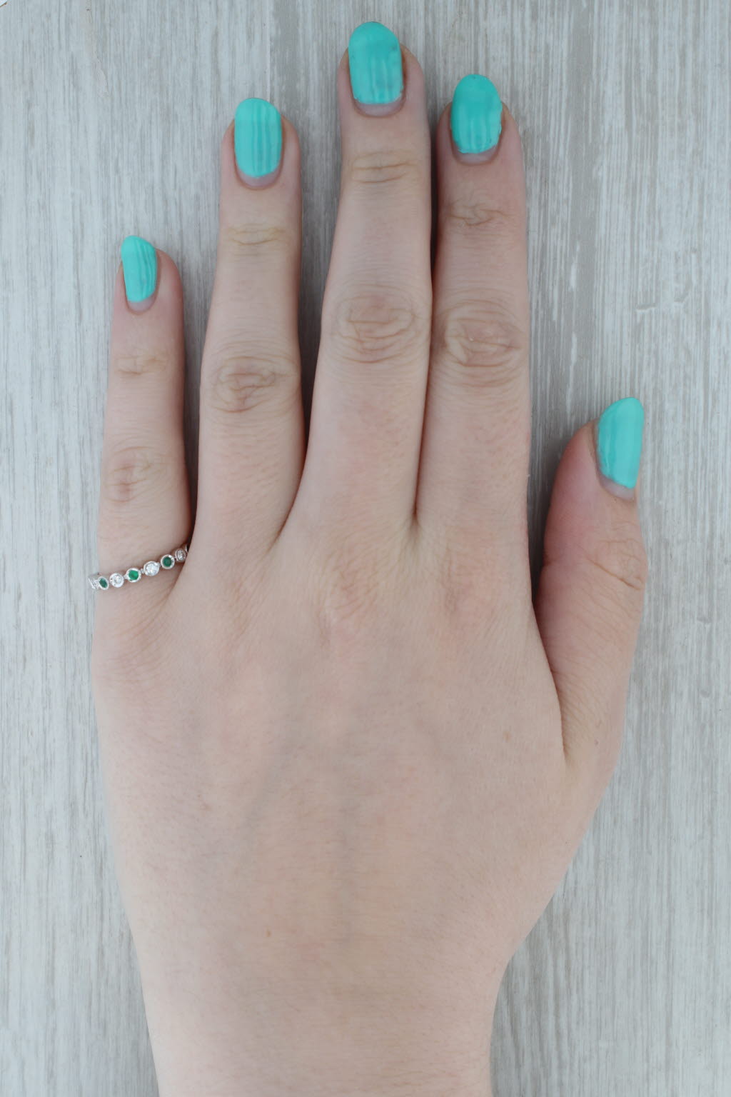 Dark Gray New 0.25ctw Diamond Emerald Stackable Ring 14k White Gold Wedding Band Size 7
