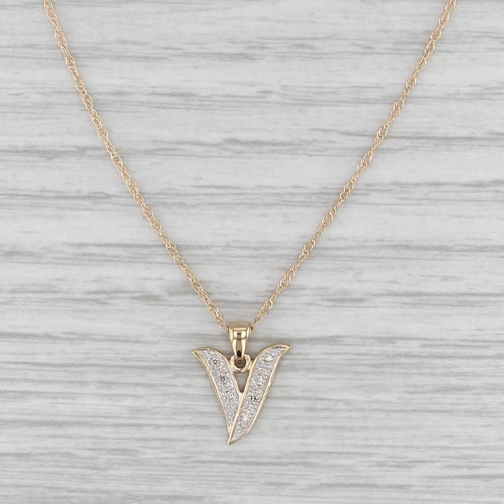Letter Initial "V" Pendant Necklace 14k Yellwo Gold 18.25" Rope Chain
