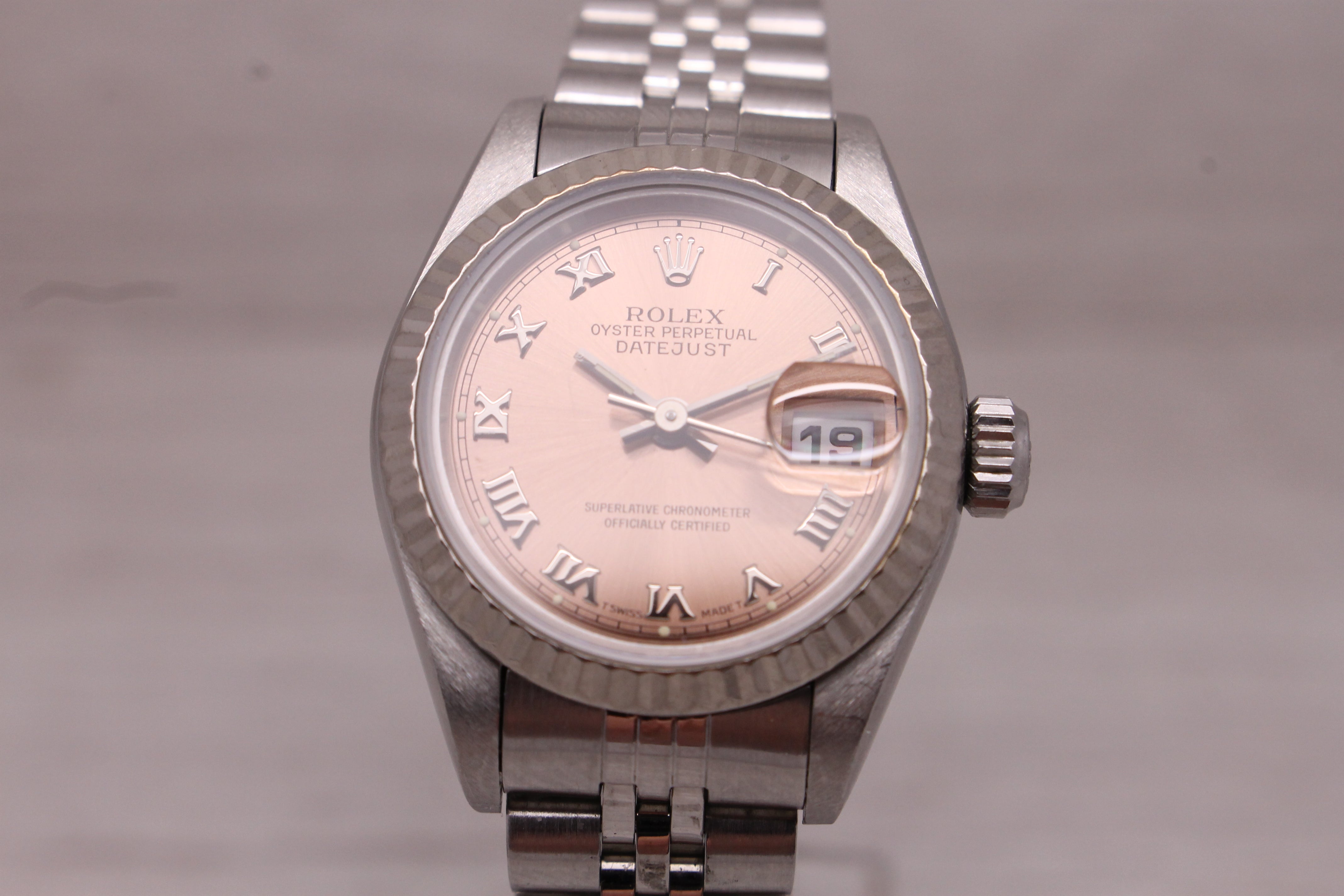 Rosy Brown 1993 Rolex Datejust 69174 Ladies 26mm Steel Automatic Watch Salmon Roman Dial