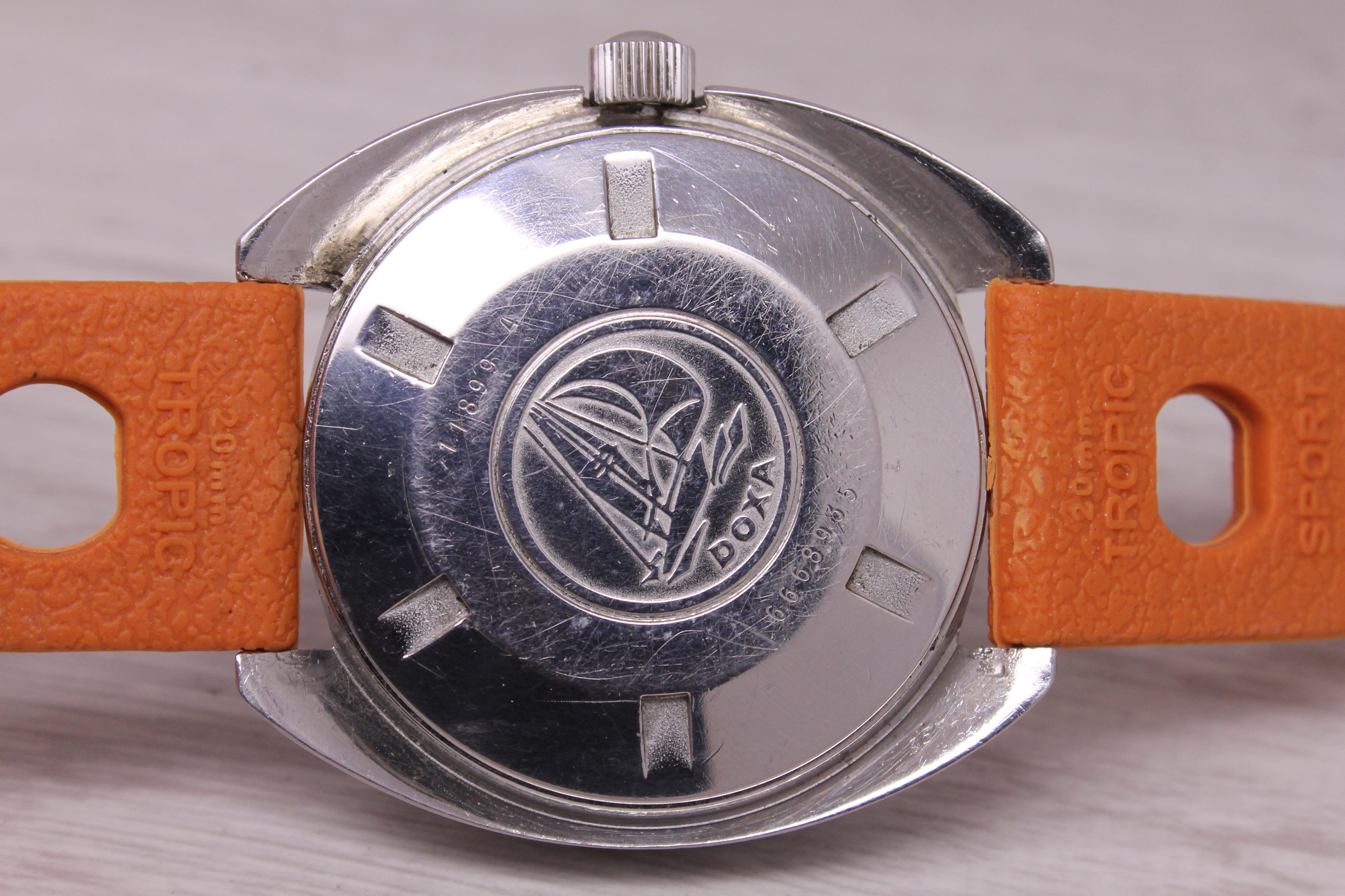 Vintage Doxa SUB300T Sharkhunter Mens 42mm Steel Divers Watch Silver Aqua Lung
