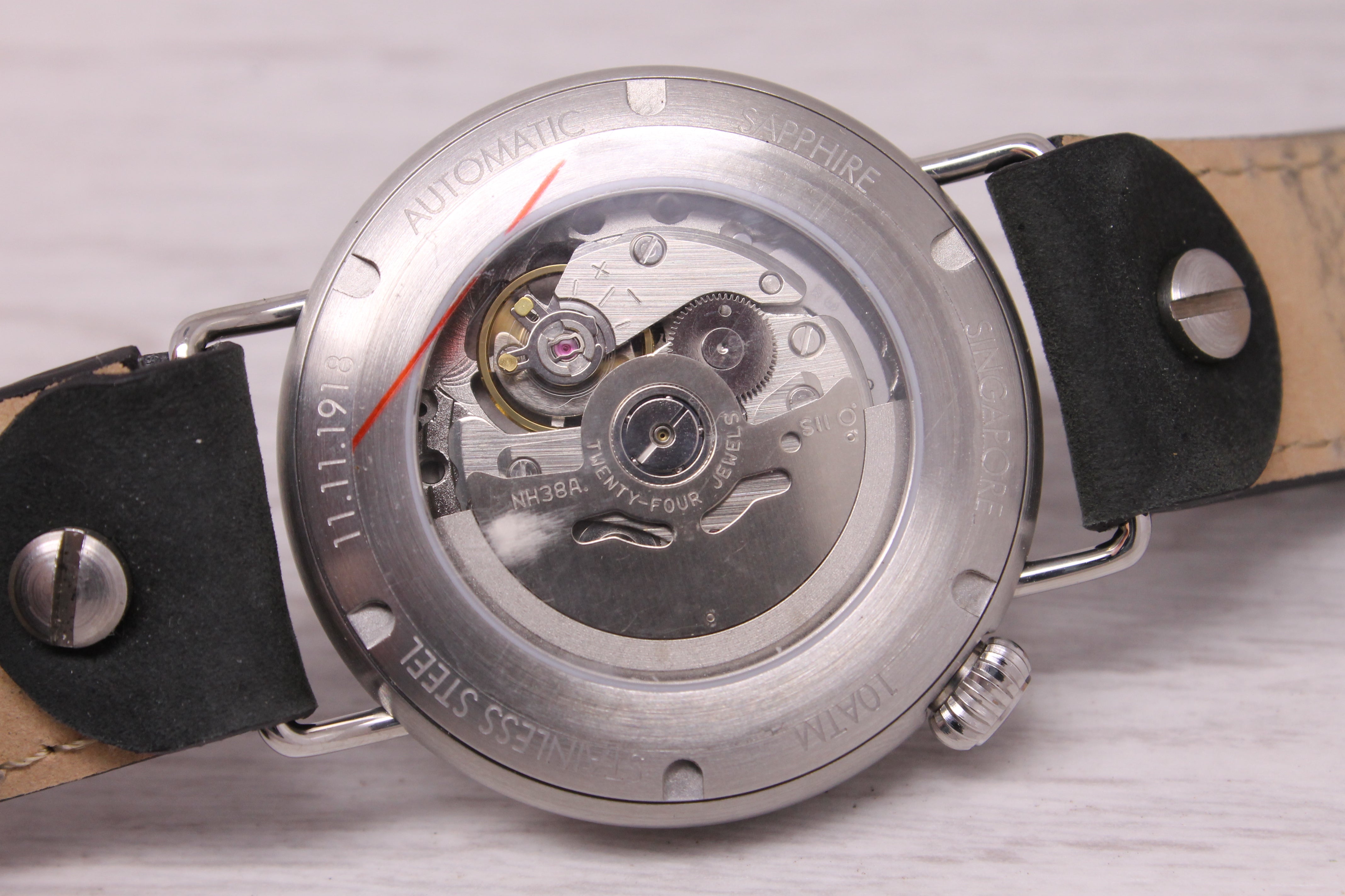 Vario 1918 Medic Trench Automatic 40mm Mens Watch Extra Engraved Caseback