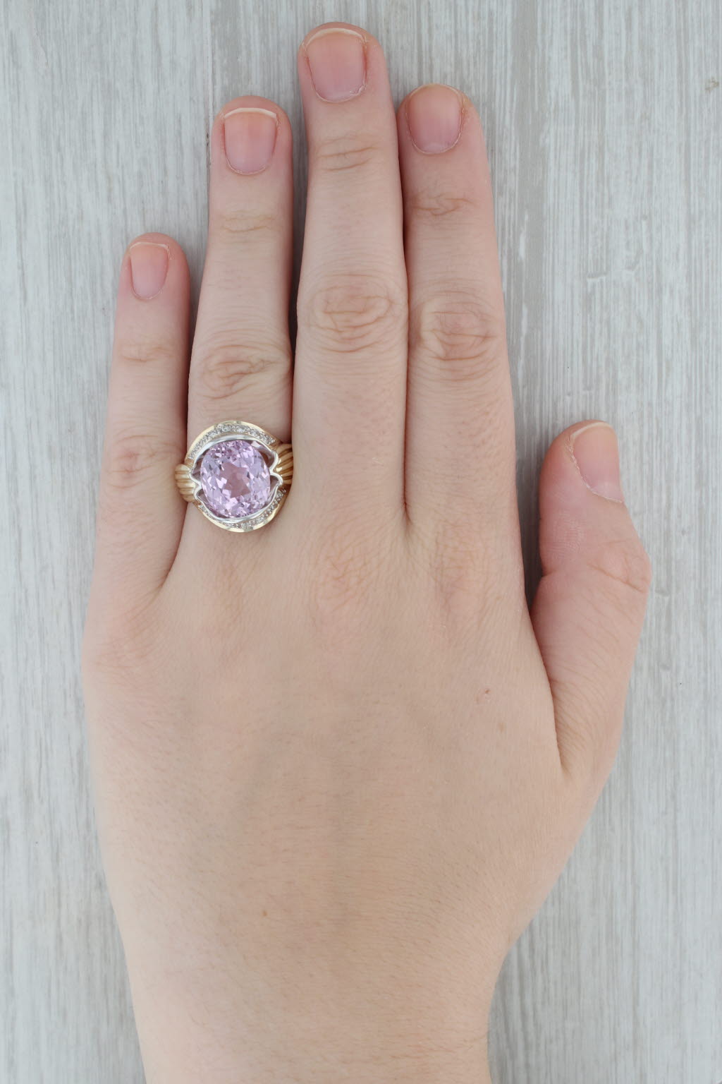 Dark Gray 11.37ctw Kunzite Portuguese Cut Oval 14k Yellow Gold Ring Size 8.75