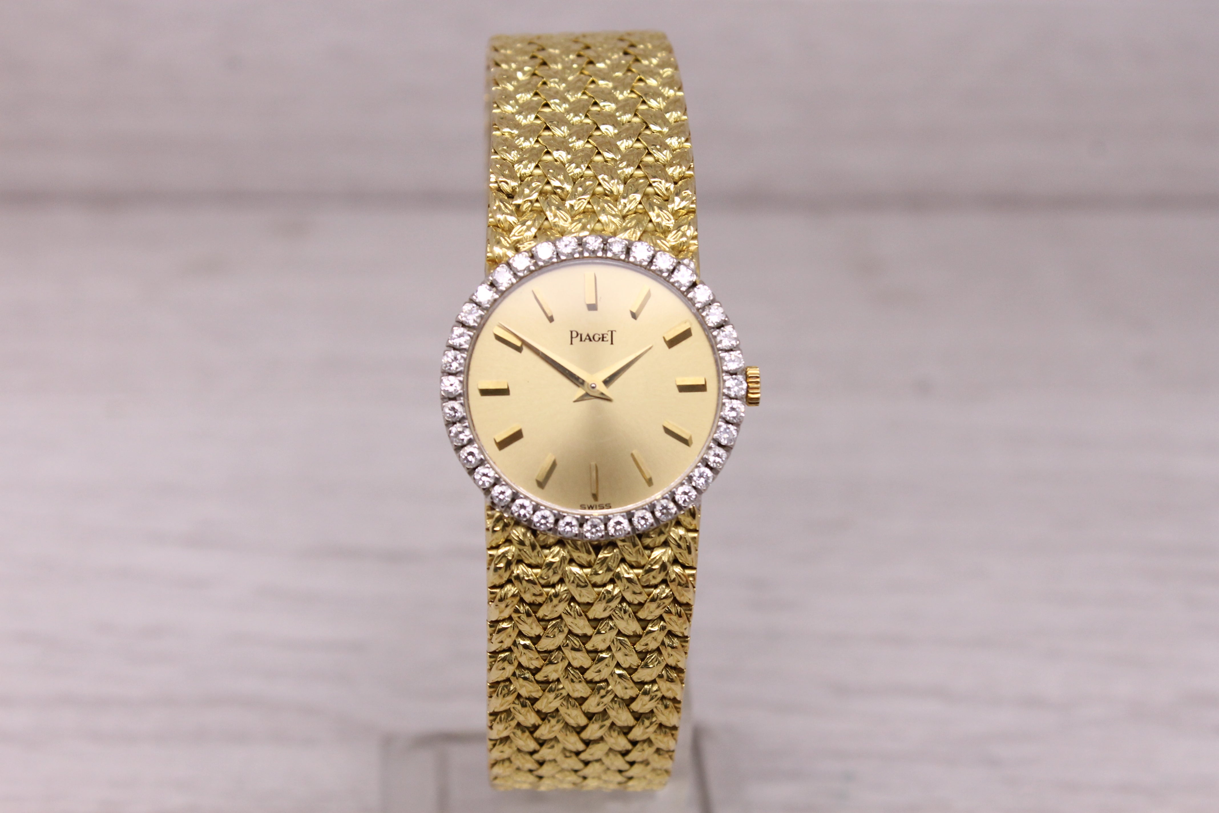 Vintage 1980's Piaget ref.296 18k Yellow Gold Ladies Quartz Dress Watch Diamond
