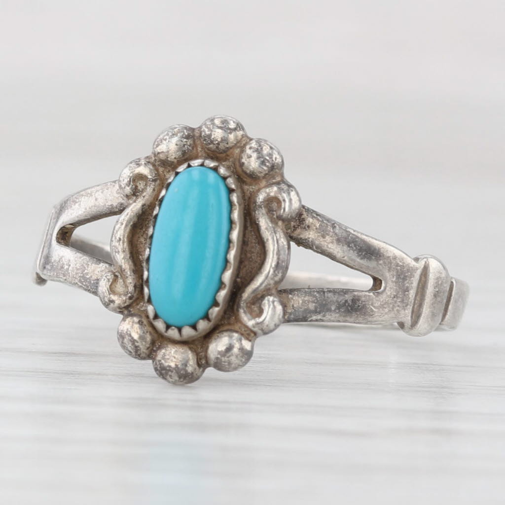 Light Gray Vintage Turquoise Oval Cabochon Solitaire Ring Sterling Silver Size 7