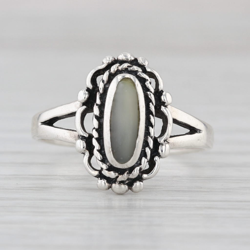 Vintage Southwestern Mother of Pearl Ring Sterling Silver Size 8.25