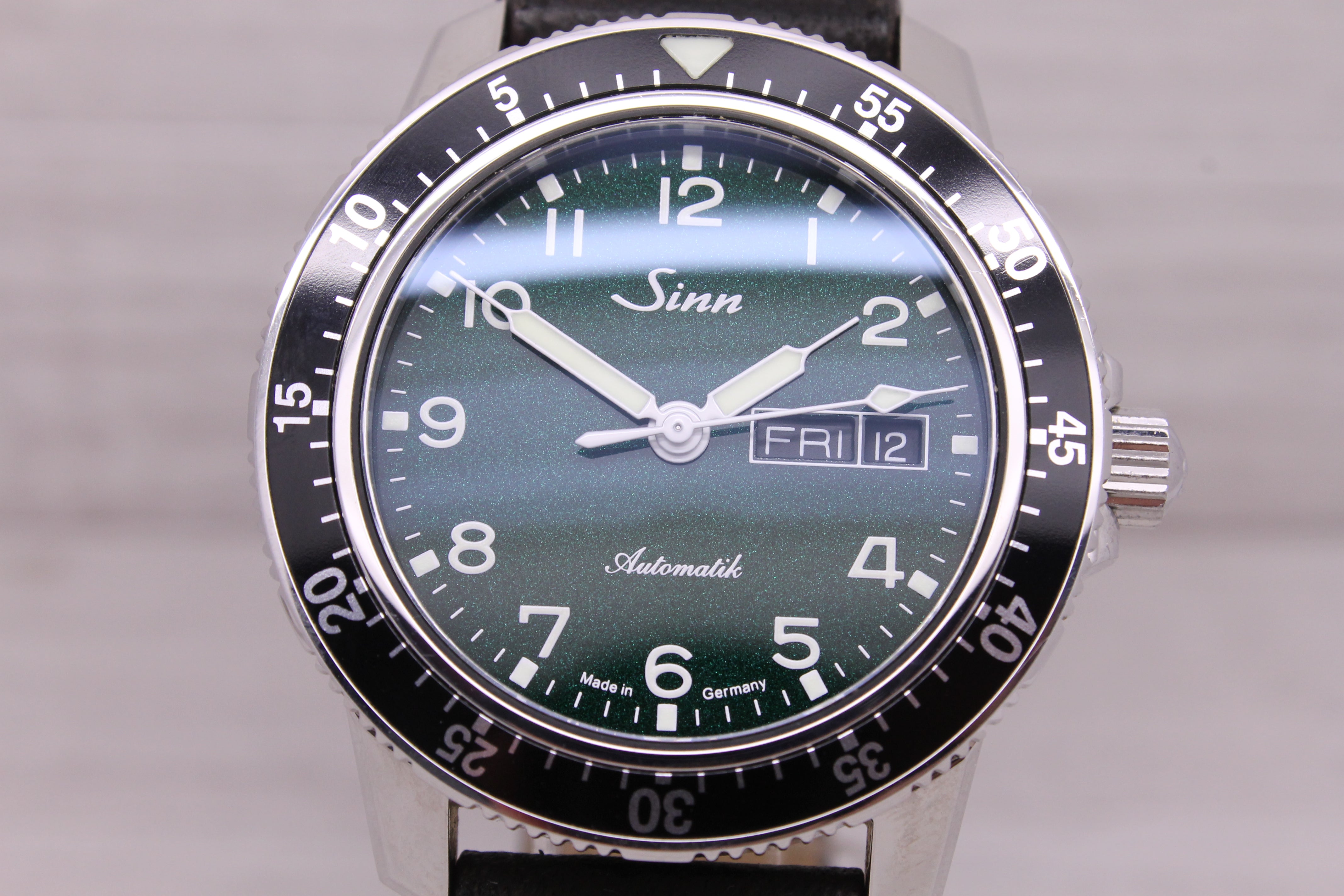 Dark Gray Sinn 104 ST SA G 41mm Steel Mens Automatic Watch Metallic Green w Box & Strap