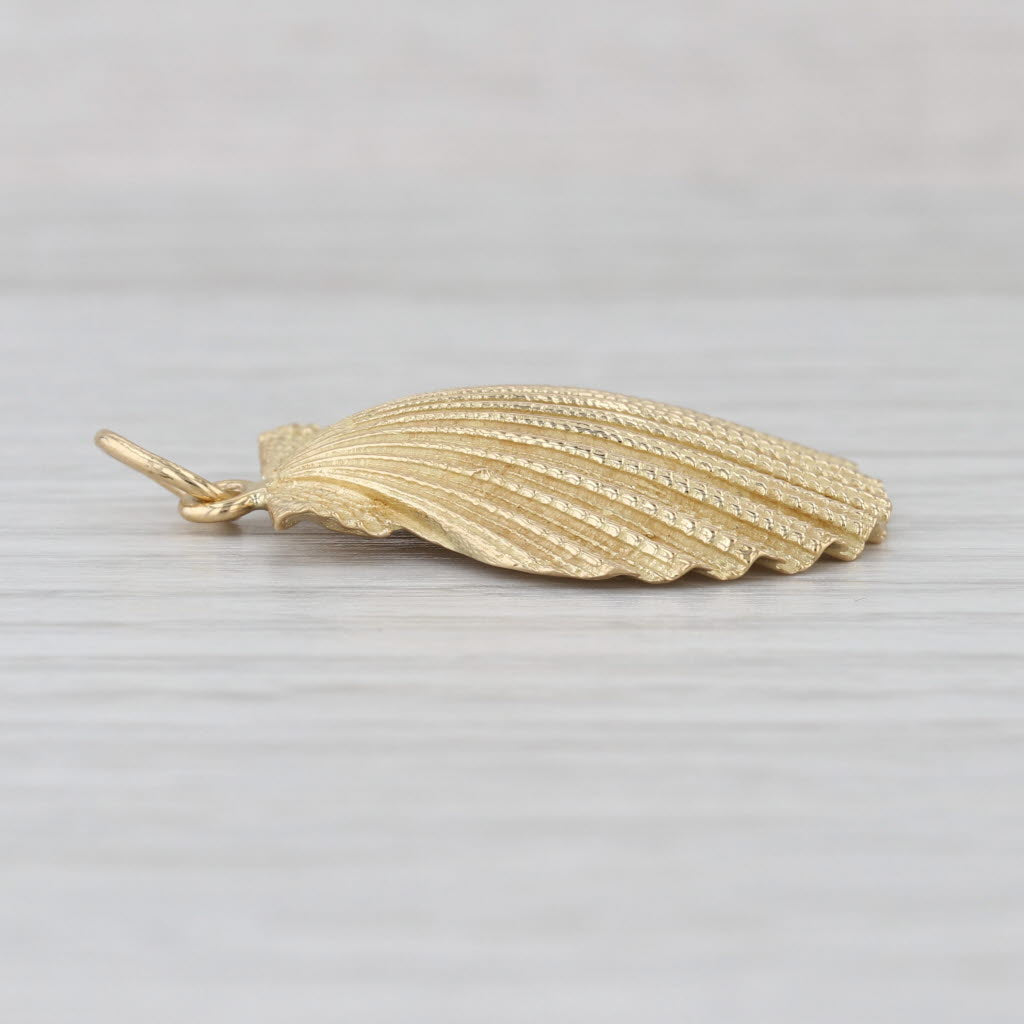 Clam Shell Pendant 18k Yellow Gold Charm Nautical Bead Themed Jewelry