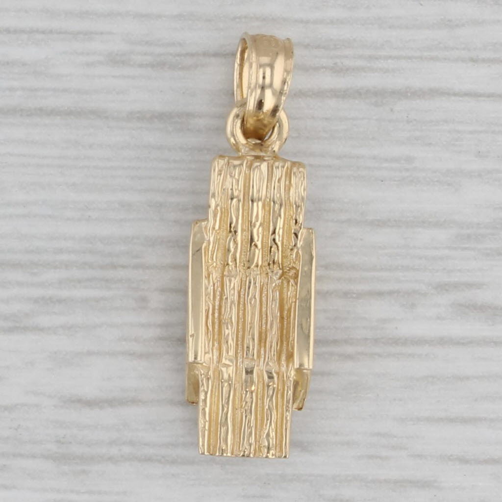 Gray Lounge Chair Pendant 14k Yellow Gold Beach Nautical