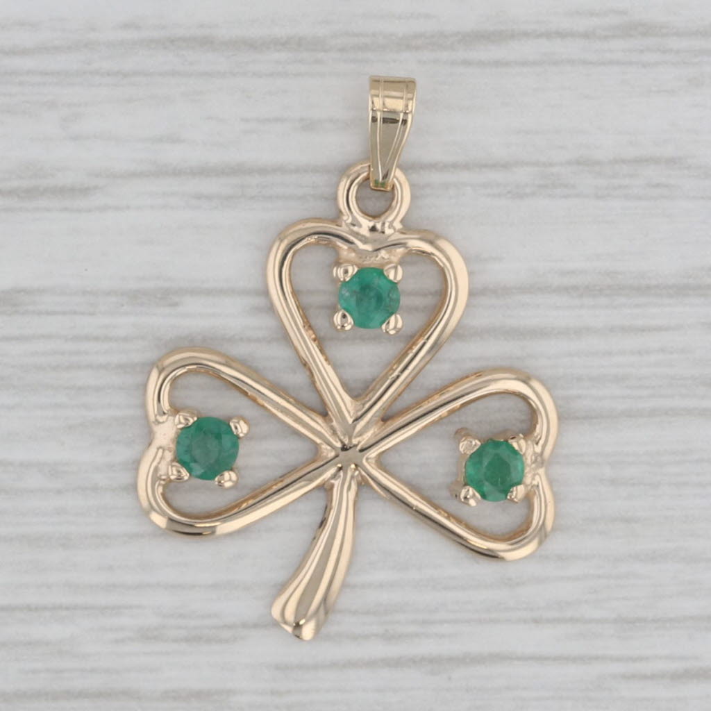 Gray 0.27ctw Emerald Shamrock Clover Pendant 14k Yellow Gold Flower Drop