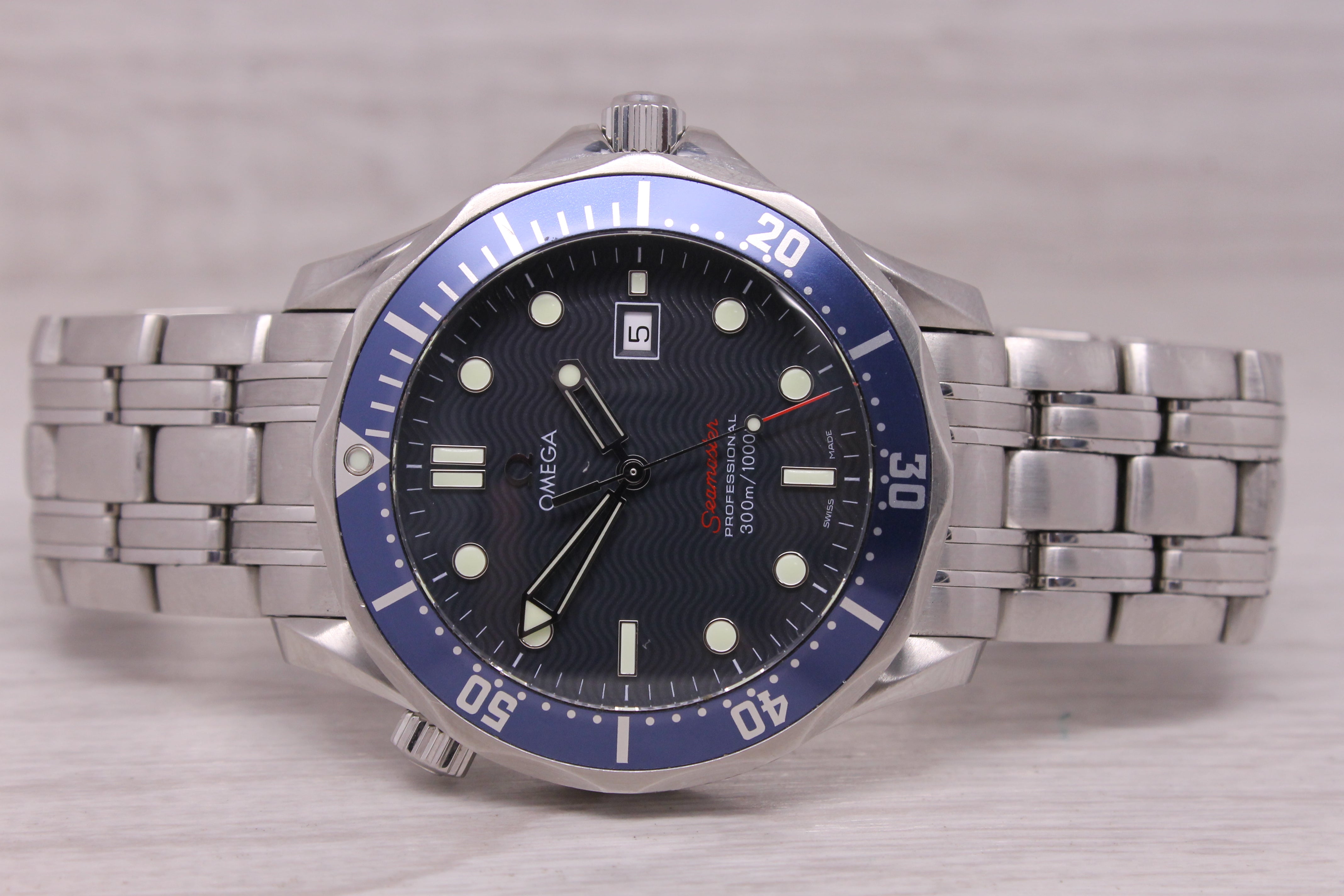 Omega Seamaster Professional 300m 41mm Steel Quartz Diver 2221.80 Blue Wave Red