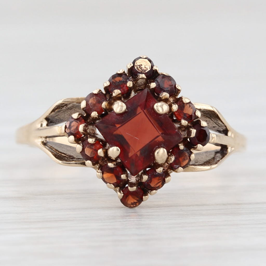 Light Gray Vintage 1.08ctw Garnet Ring 10k Yellow Gold Size 6.75