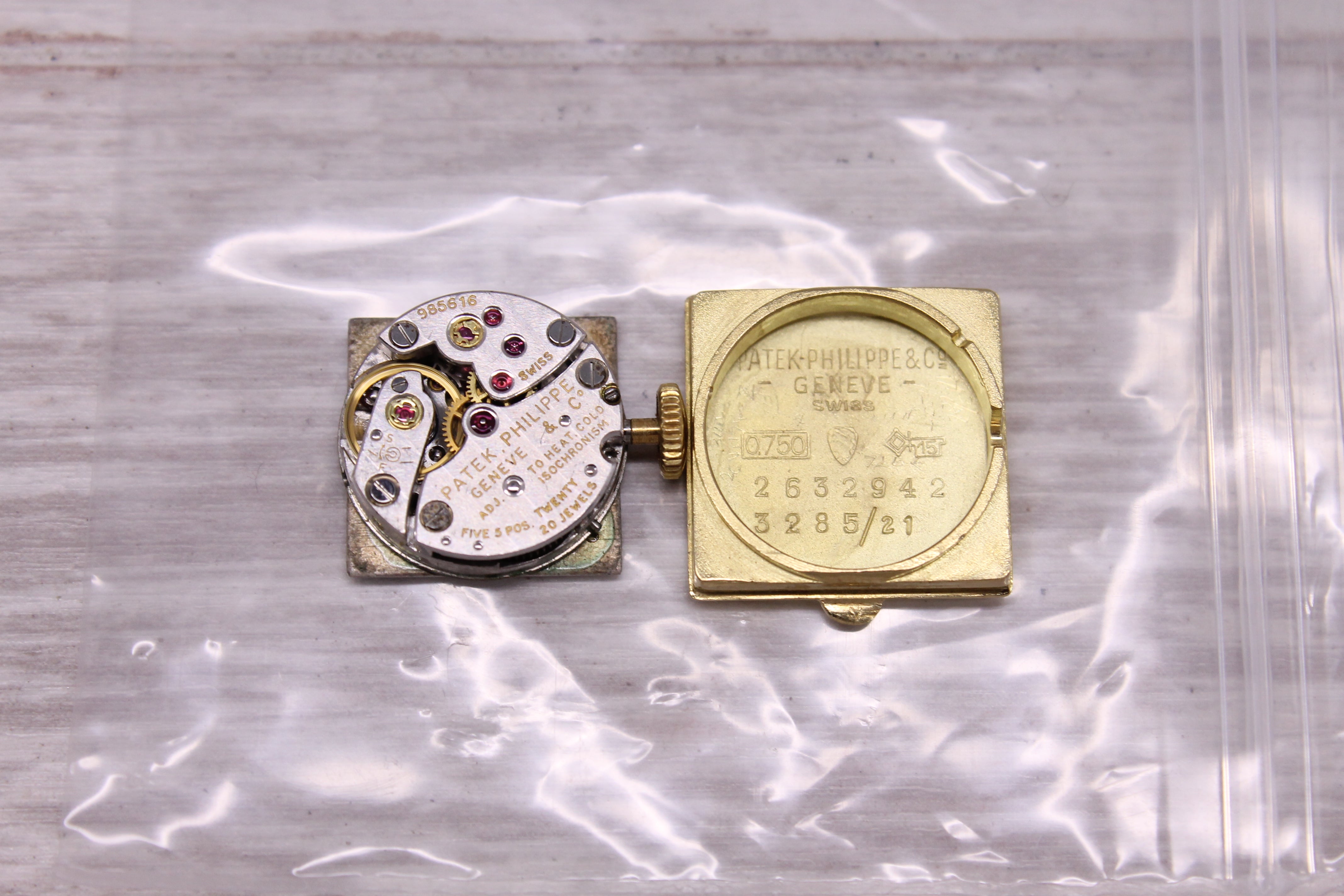 Vintage 1960's Patek Philippe Ladies 18k Yellow Gold Square Dress Watch 3285/21