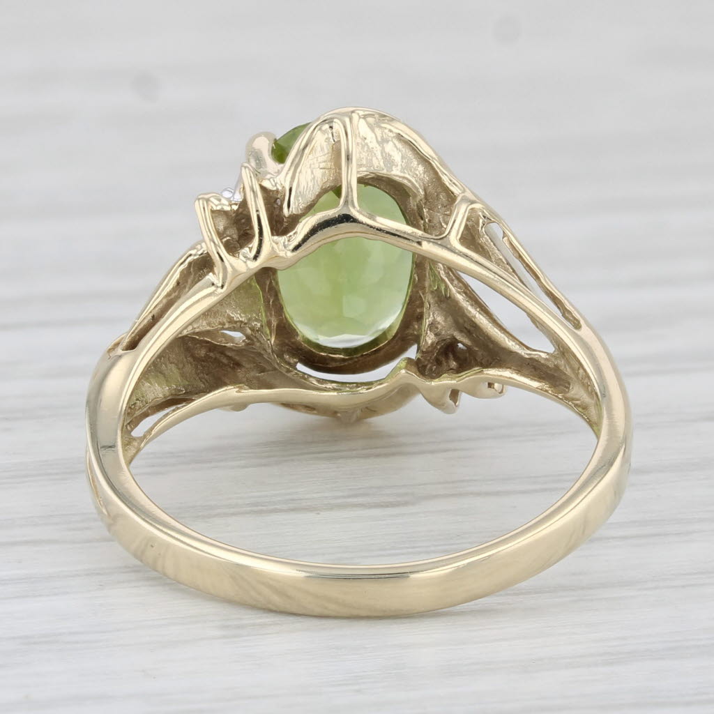 Peridot ring in 10k gold. Size outlet 7-7.5