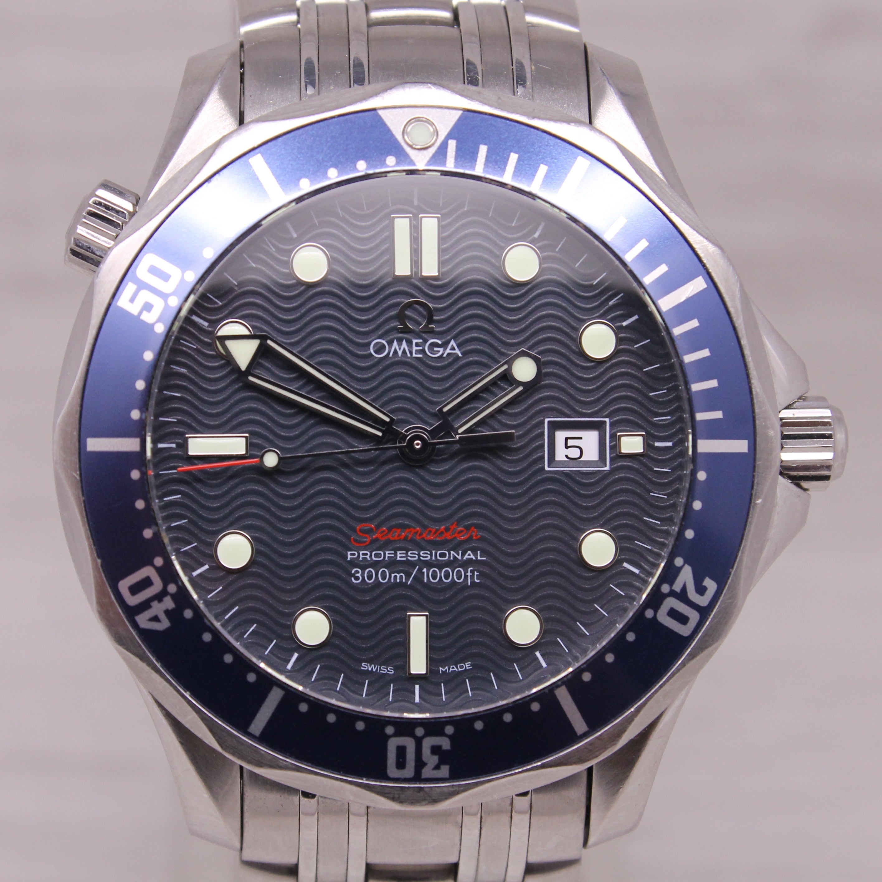 Omega Seamaster Professional 300m 41mm Steel Quartz Diver 2221.80 Blue Wave Red