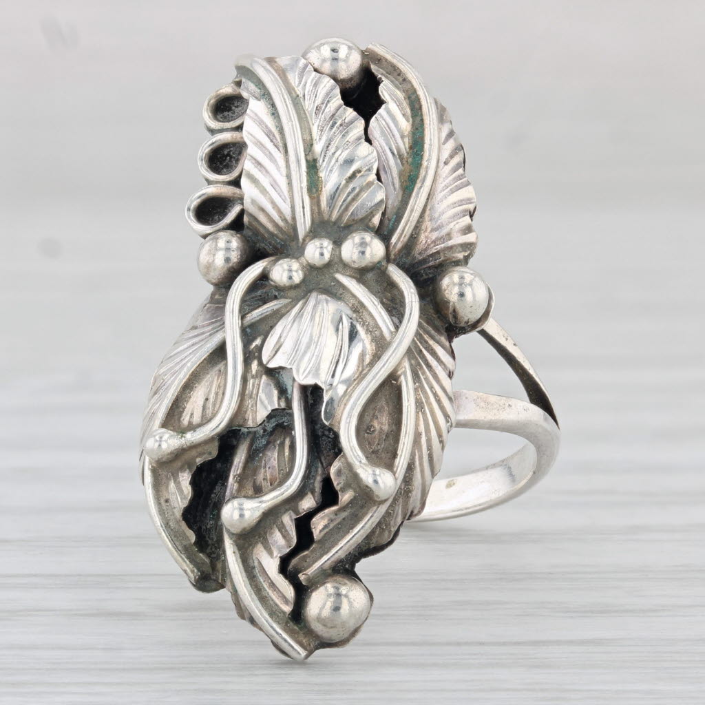 Light Gray Vintage Native American Leaf Statement Ring Sterling Silver Size 7