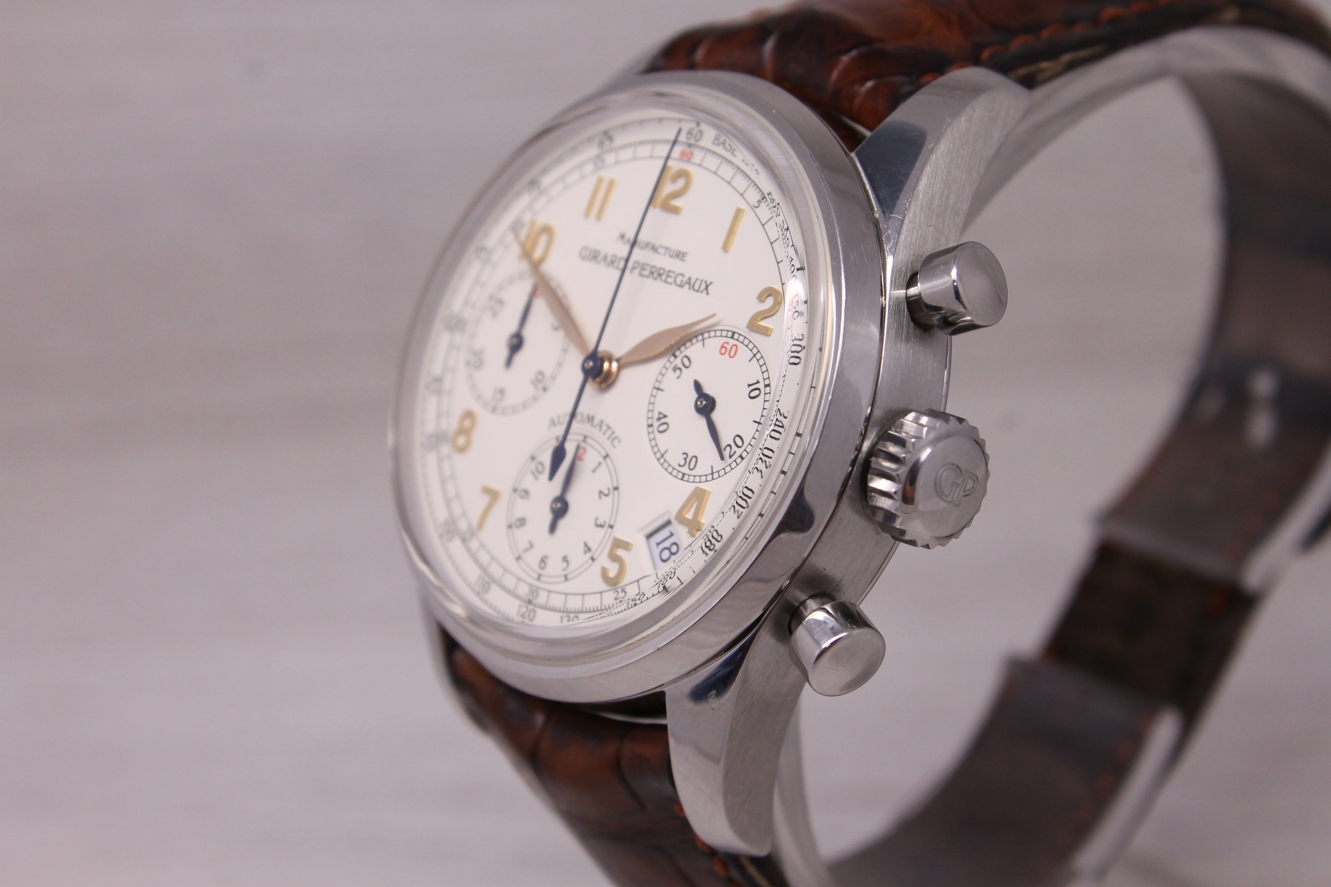 Girard Perregaux Classique Mens 38mm Steel Automatic Chronograph Watch ref.4946